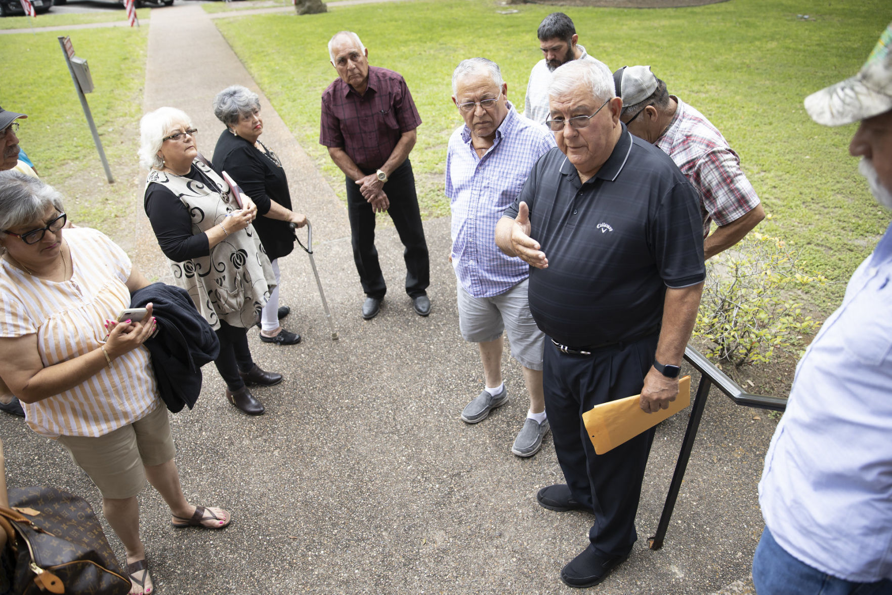 Residents upset after being denied access to Goliad cemetery